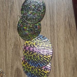 2 piece bundle earrings